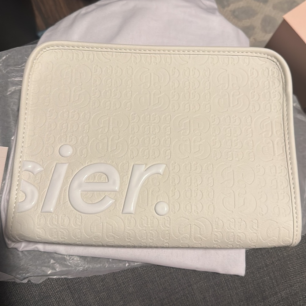 Glossier make up bag (limited edition) - Picture 3 of 3